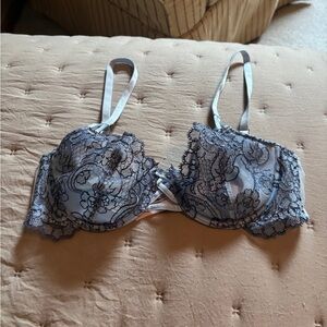 Victoria's Secret Floral Lace Bra in Black and White